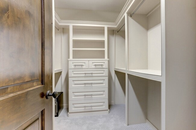 Building Photo - 3749 Olympia Dr