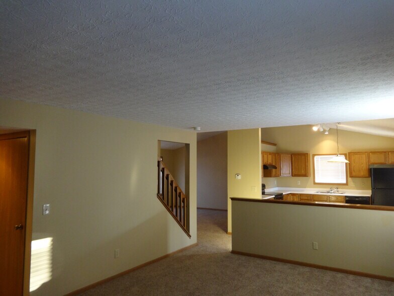 Building Photo - 4633 Stratford Ln