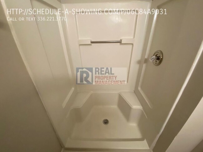 Building Photo - Pristine 2 Bed / 2 Bath Condo on Glendale ...