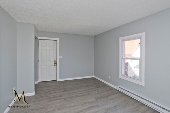 Building Photo - 129-131 Center Street