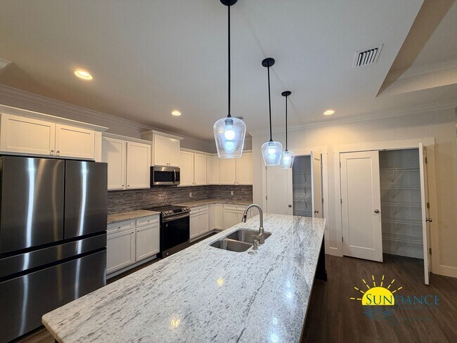 Building Photo - Spacious 5-Bedroom Home in Northern Pines, Fort Walton Beach!