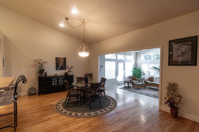 Building Photo - 2412 S Marypost Ave