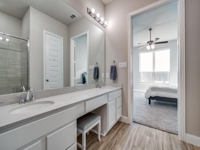 Building Photo - 1913 Renwick Dr