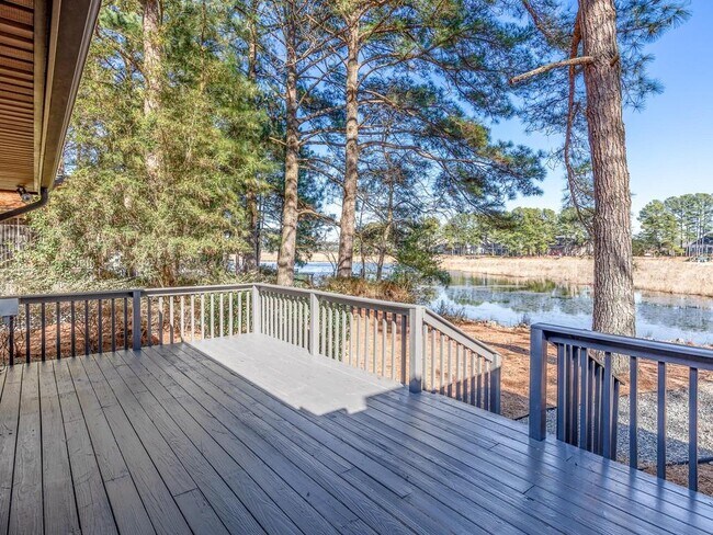 Building Photo - 753 Daphne Ln