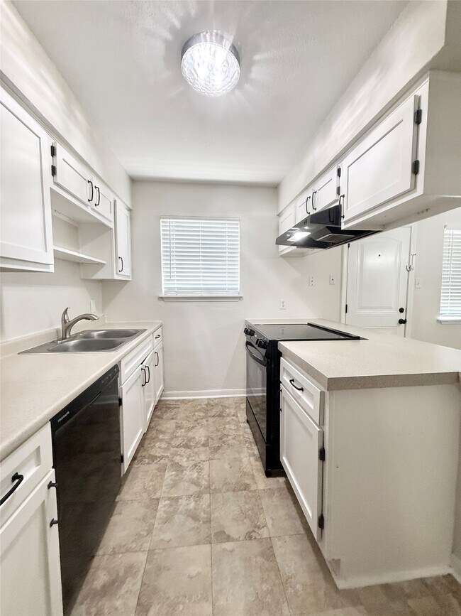 Building Photo - 941 S Walker St