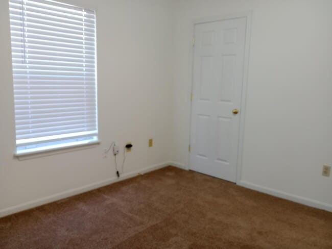 Building Photo - 2416 Calder Ct