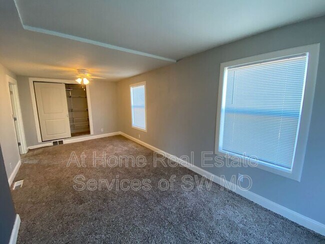 Building Photo - 1471 E Mcgee St