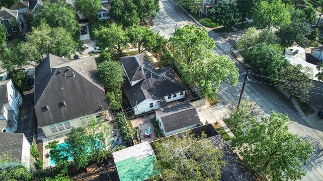 Building Photo - 2530 Wordsworth St