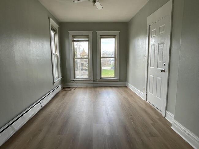 Building Photo - 292 Villa St