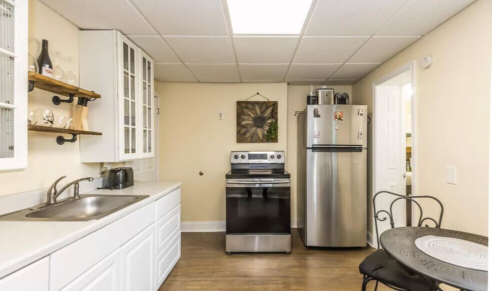 Kitchen - 19 Birch St