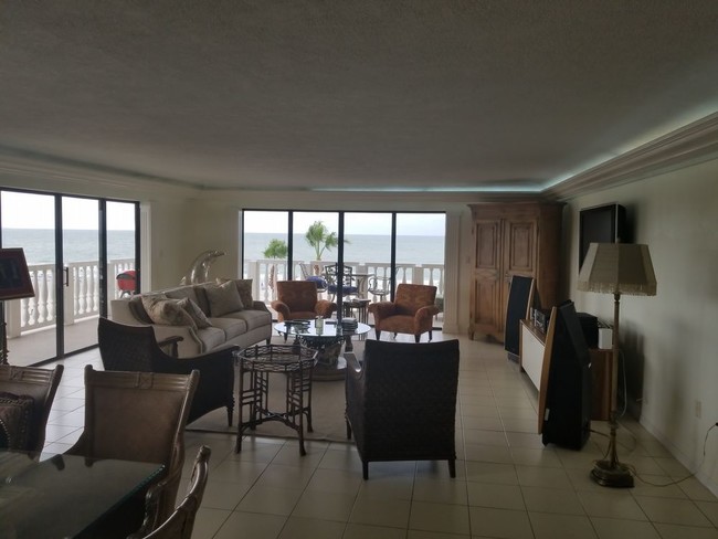 Building Photo - Silver sands direct gulffront 2400 SF condo