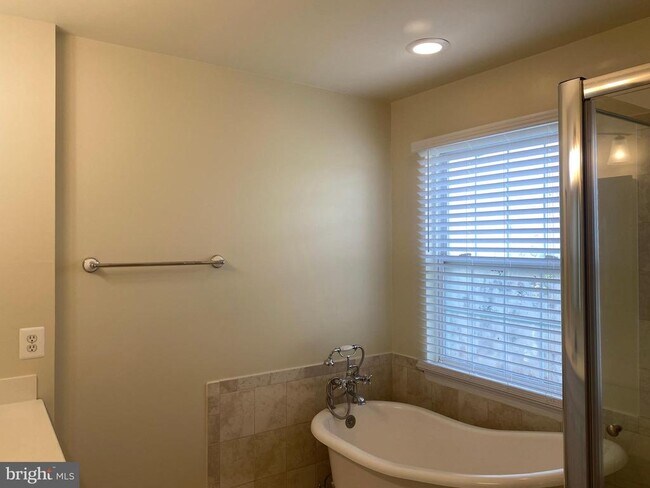 Building Photo - 7049 Rogue Forest Ln
