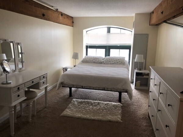 Building Photo - 200 Market St