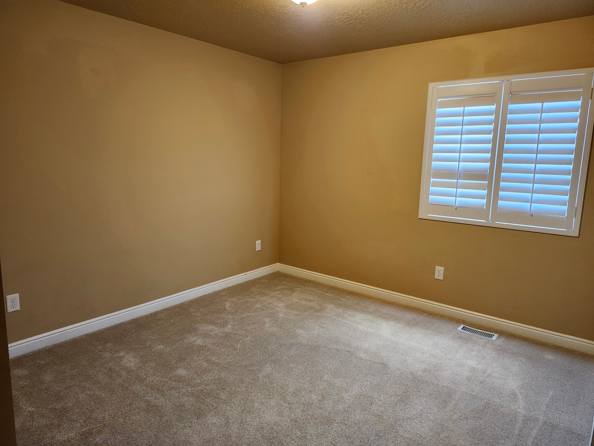 Building Photo - 3811 N Prairie Grass Dr