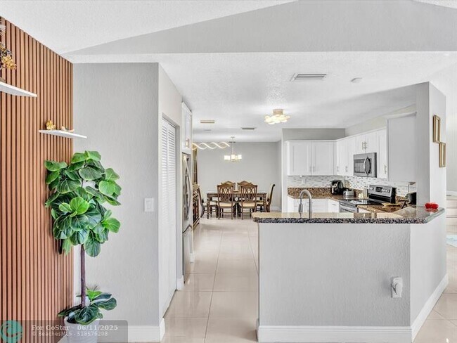 Building Photo - 16418 Sapphire St