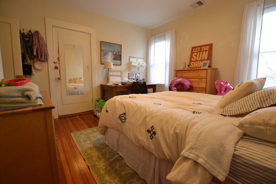 Building Photo - 207 Chestnut Ave