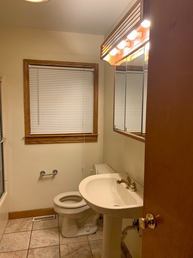 Building Photo - 8986 King Graves Rd NE