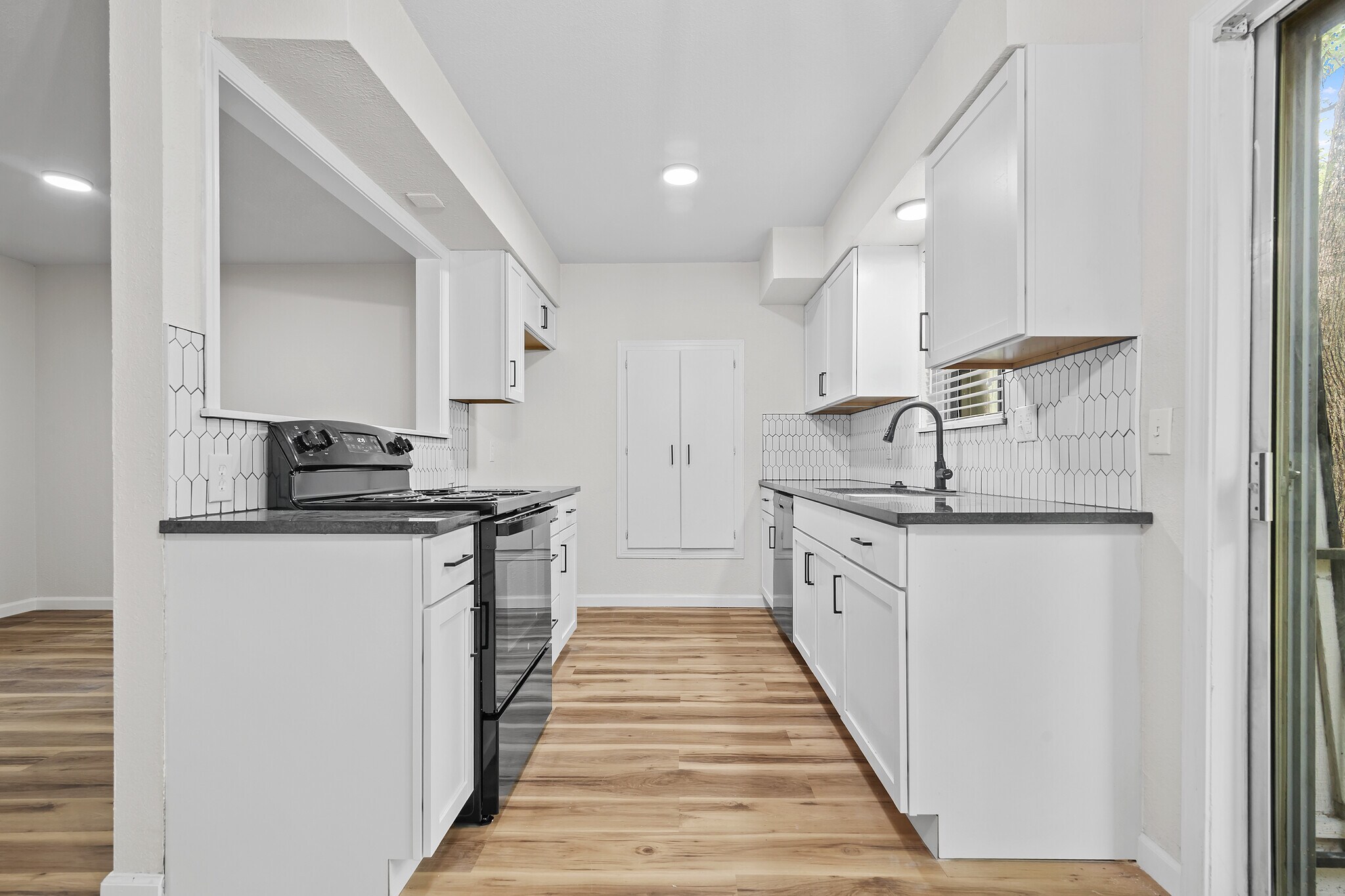 Building Photo - 4426 E 68th St