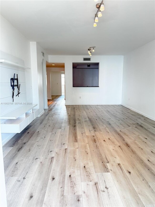 Building Photo - 3340 NE 190th St