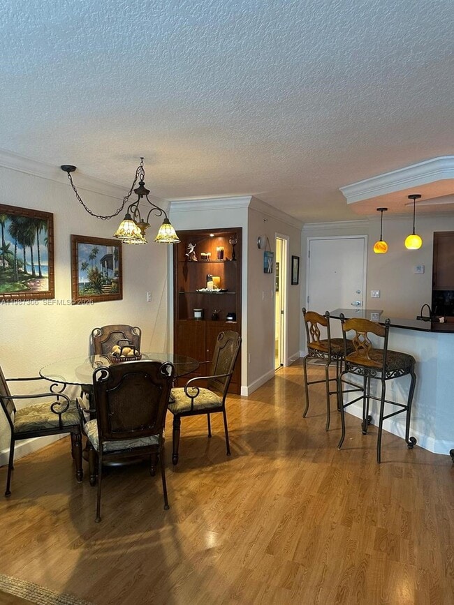 Building Photo - 6917 Collins Ave