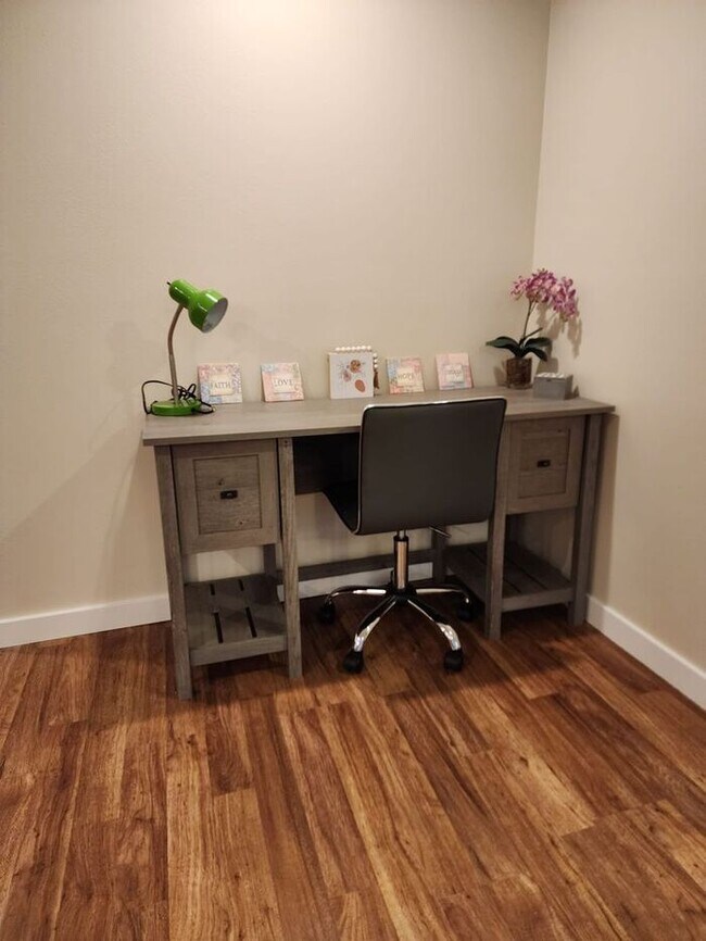 Building Photo - Fully FURNISHED OR UNFURNISHED 2 Bedroom 1...