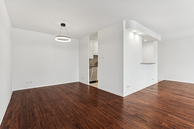 Building Photo - 111 E Chestnut St