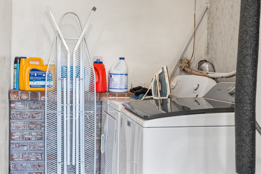 Laundry room - 7652 Granada Rd