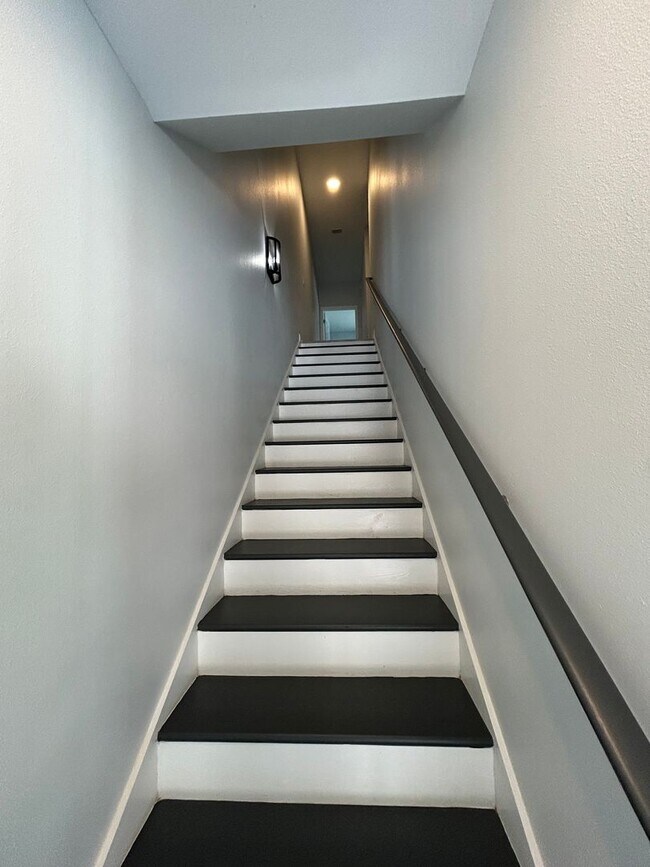 Building Photo - 2022 Trimble Rd