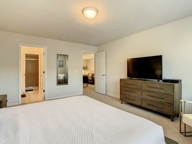 Building Photo - 2404 Tangier Dr