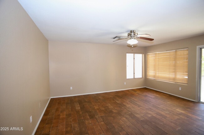 Building Photo - 842 N Naples Dr