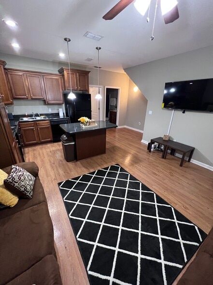 Building Photo - 1928 Corvallis Ave