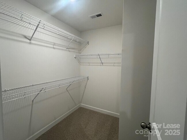 Building Photo - 1432 Wildflower St