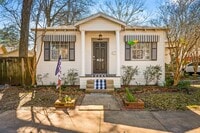 Building Photo - COZY GARDEN DISTRICT 2 BEDROOM 1 BATH HOME