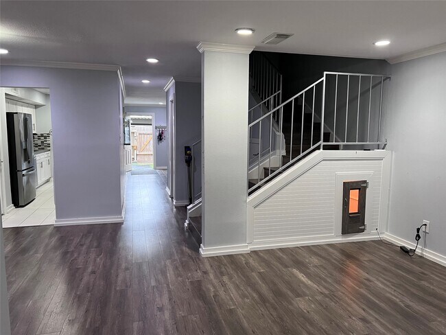 Building Photo - 6486 Alisa Ln