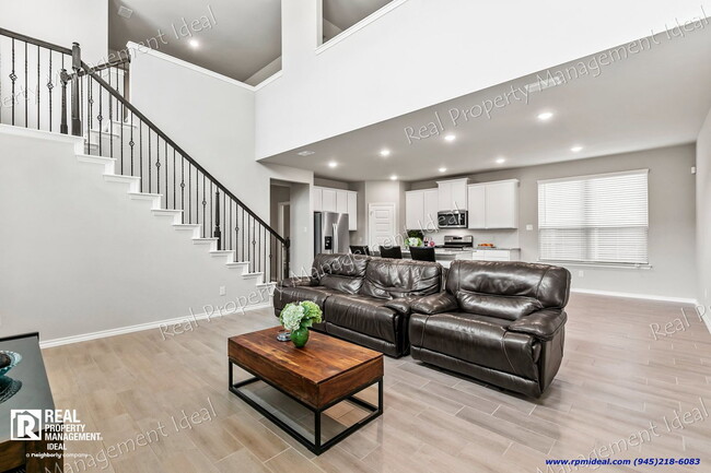 Building Photo - 2000 Plum Pk