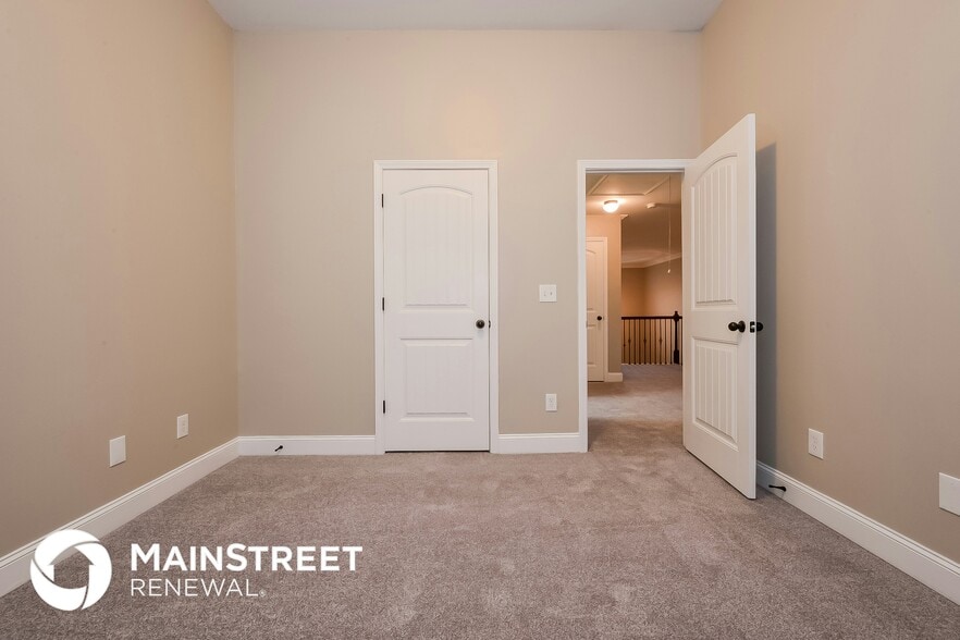 Building Photo - 4944 Longview Run