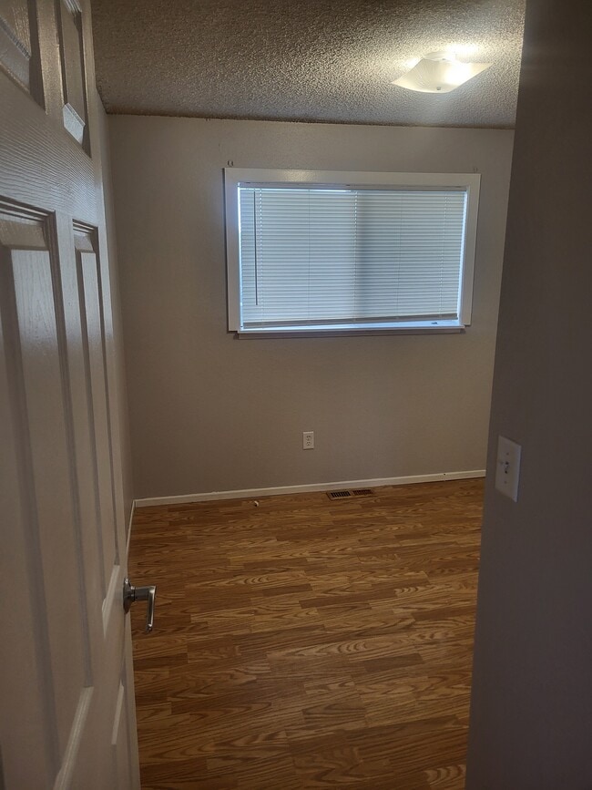 Building Photo - Rental