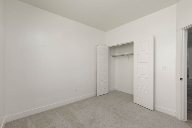 Building Photo - 3 bed plus office / 2.5 bath / 3 car Singl...