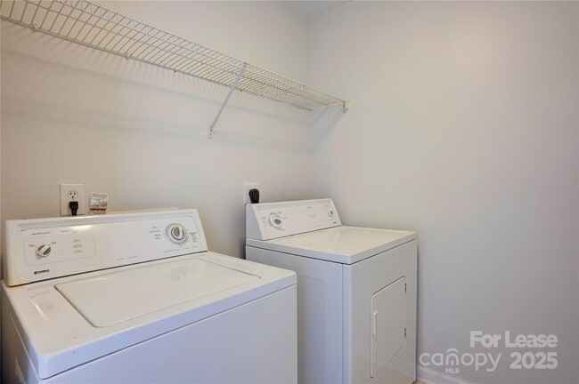 Building Photo - 12411 Stratfield Pl Cir