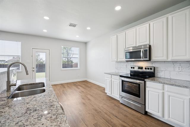 Building Photo - 2720 Winterberry Ln
