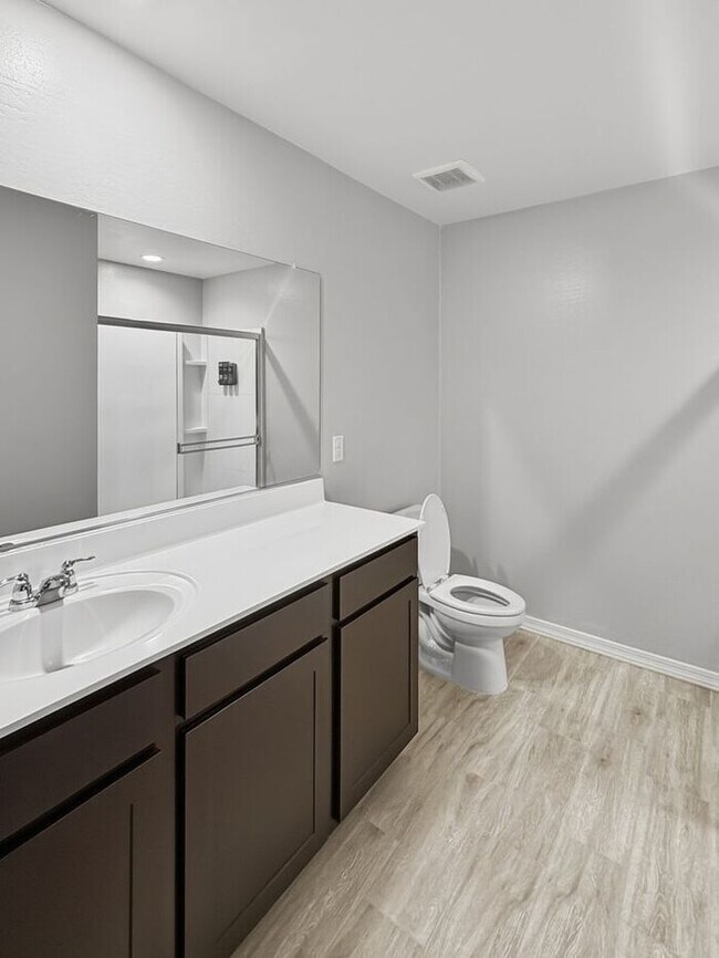 Building Photo - Home in Litchfield Park at Canyon Views! 5bd 4.5ba