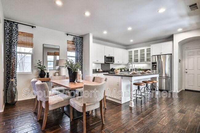 Building Photo - 28814 S Lake Dr