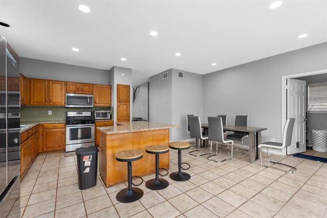 Building Photo - 2422 Whispering Cove Cir