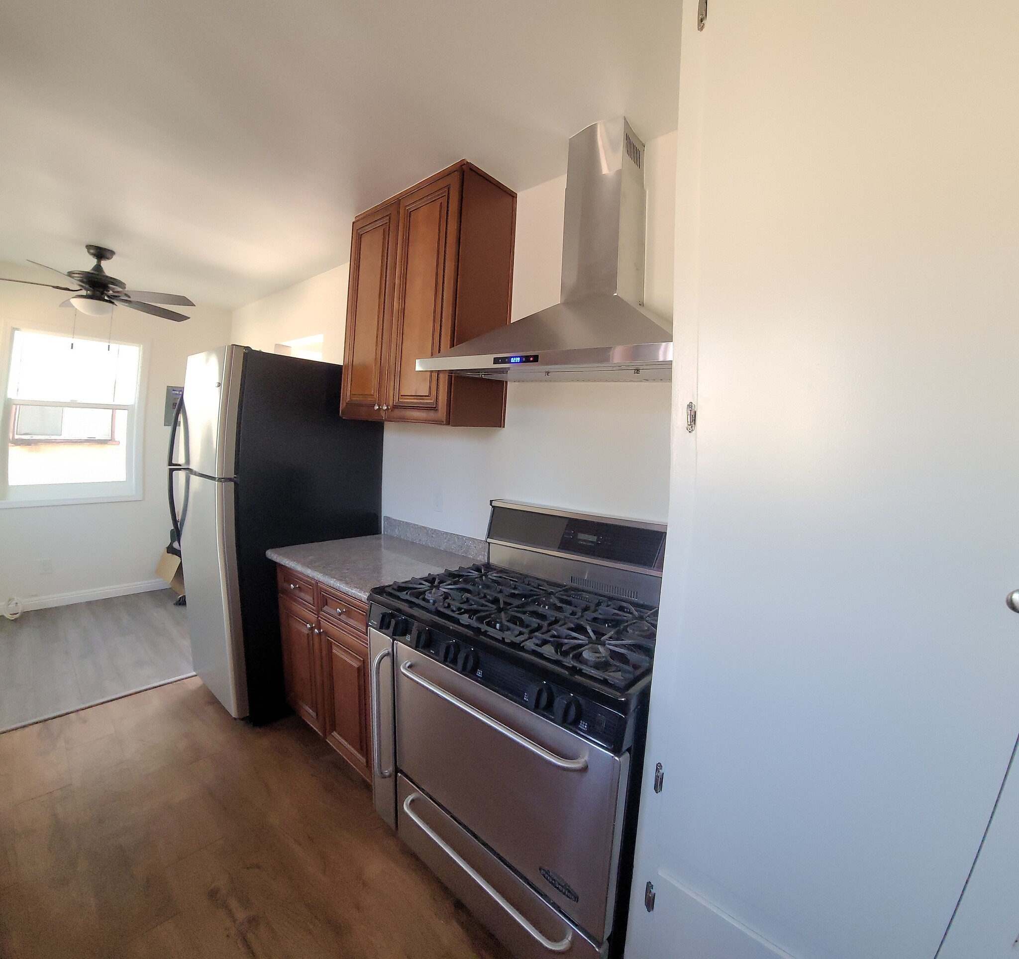 Building Photo - 731 1/2 Via Altamira