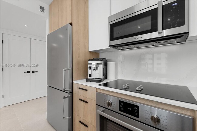 Building Photo - 345 Ocean Dr