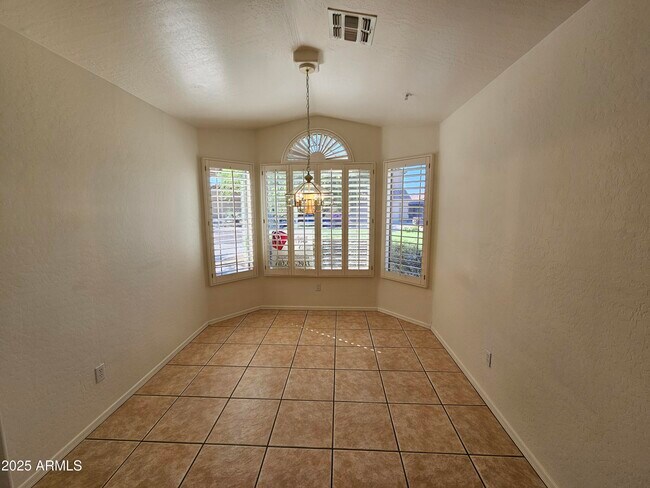 Building Photo - 10360 E Penstamin Dr