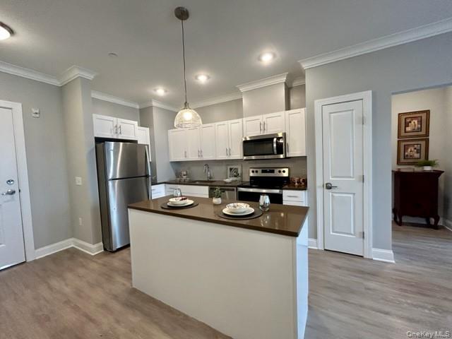 Building Photo - 75 E Hoffman Ave