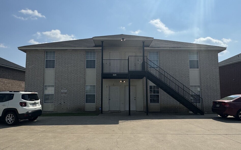 Primary Photo - 5706 Redstone Dr