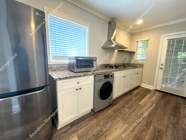 Building Photo - 712 Highland Ave NE