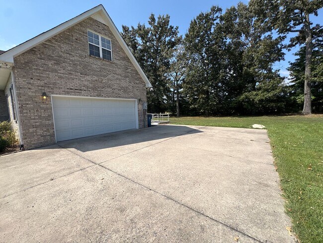Building Photo - 187 Oak Hollow Rd